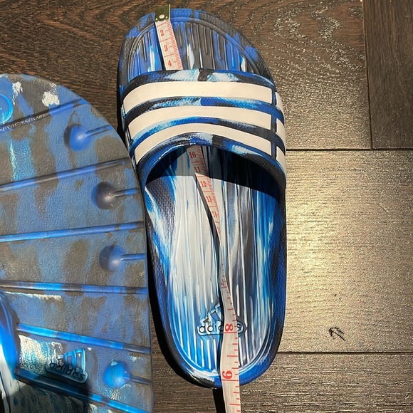 Kids blue marble adidas Slides sz 2 - Picture 4 of 6